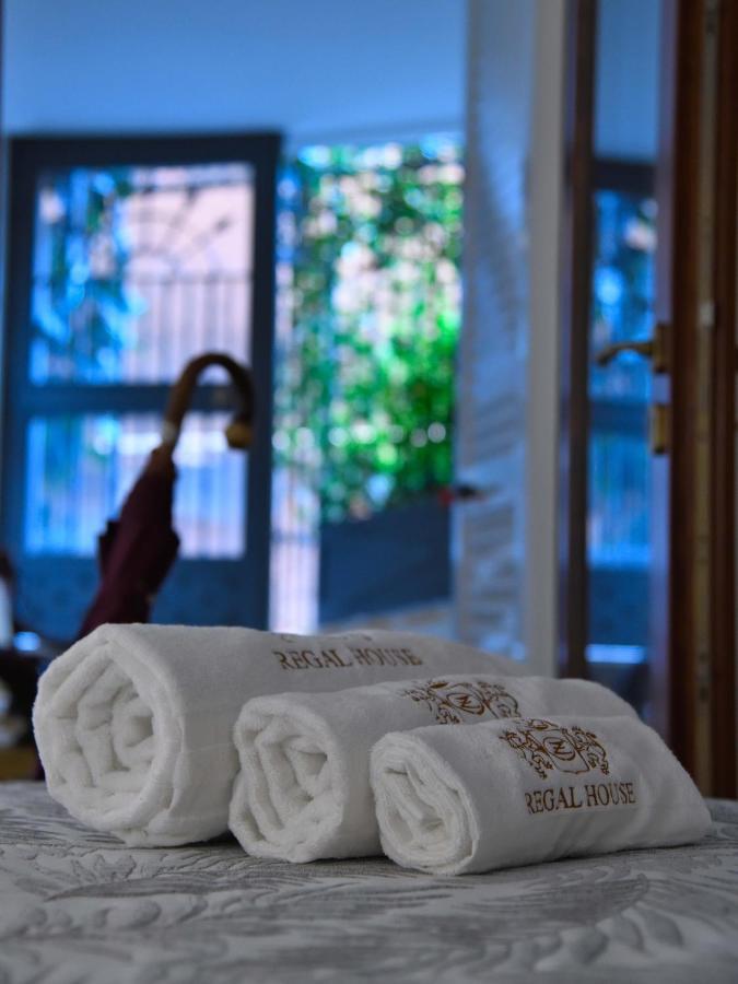 Готель Regal House Roma Capucci 6 Екстер'єр фото
