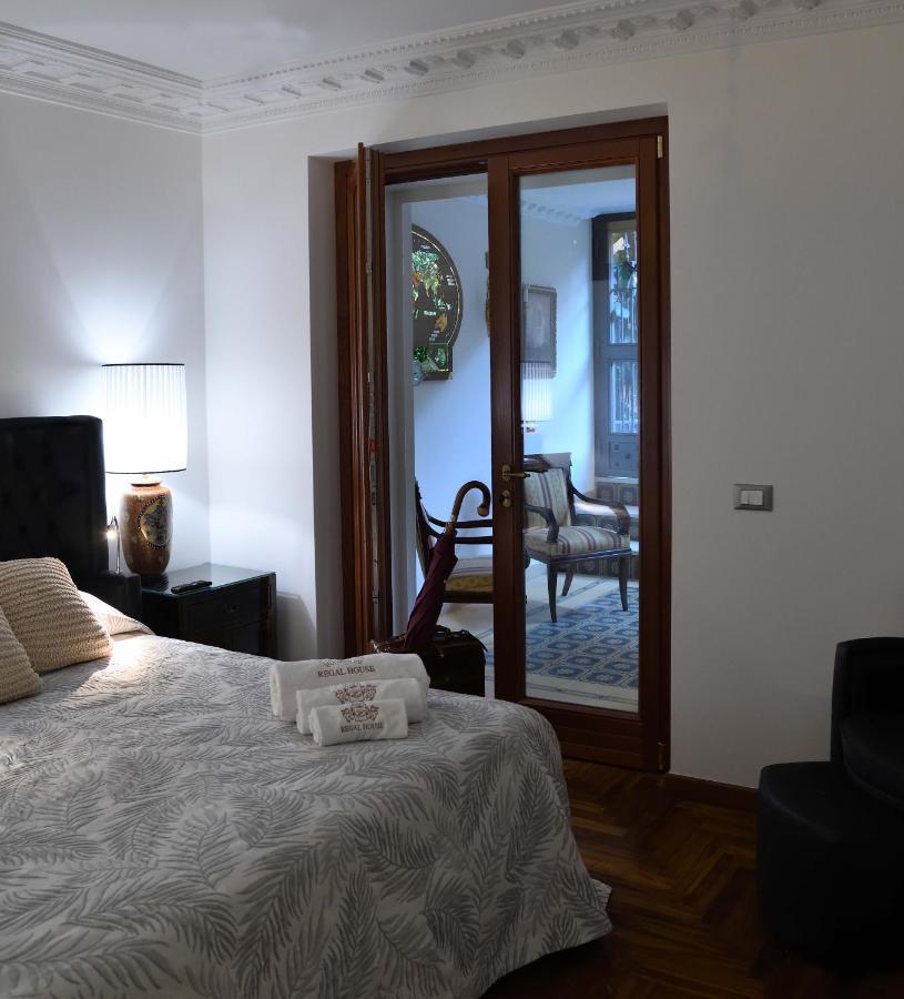 Готель Regal House Roma Capucci 6 Екстер'єр фото