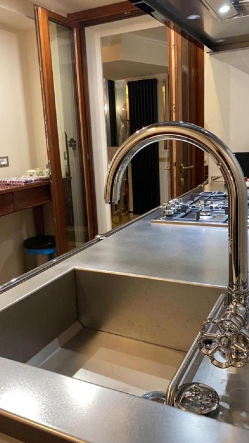Готель Regal House Roma Capucci 6 Екстер'єр фото