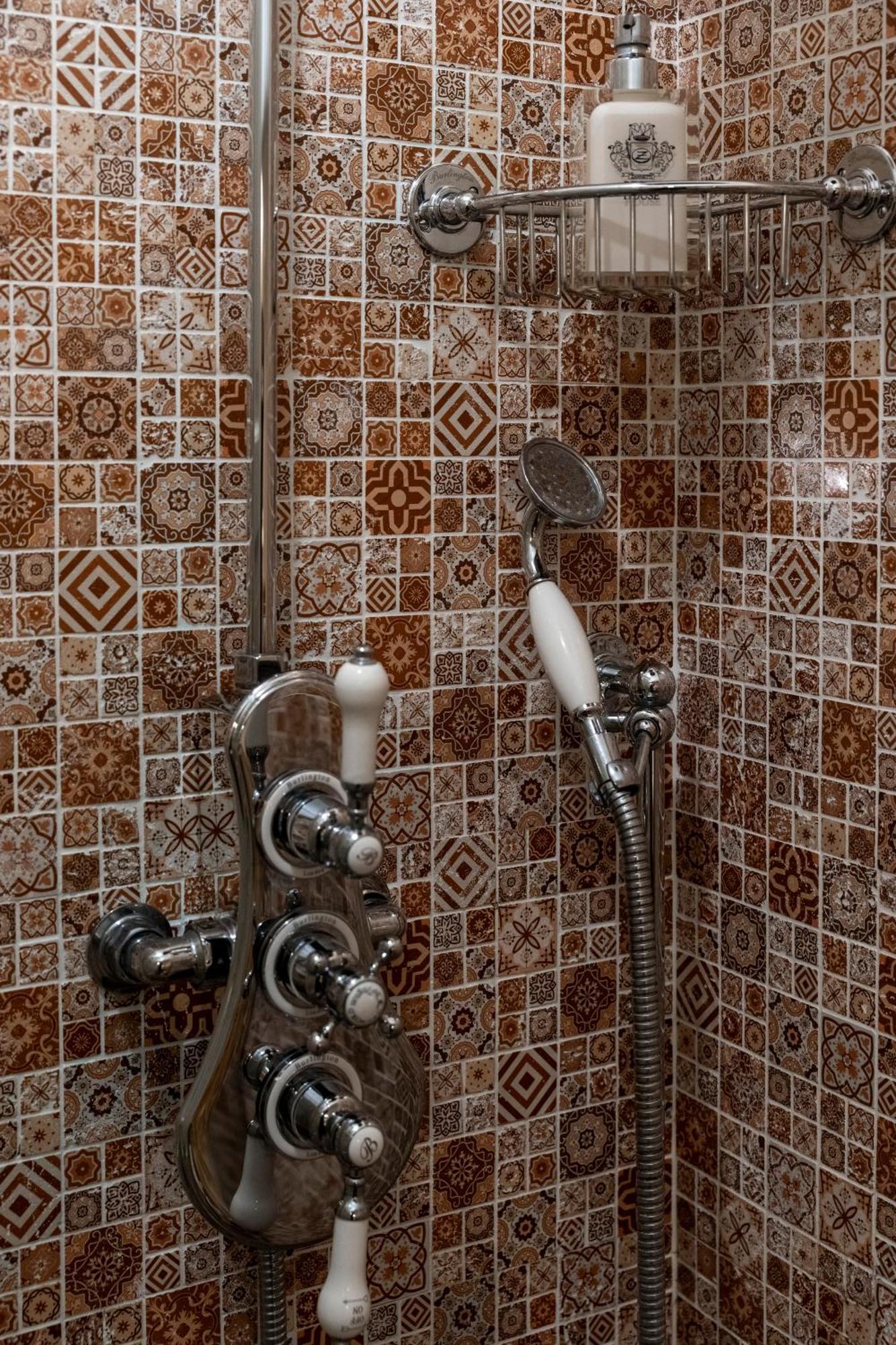 Готель Regal House Roma Capucci 6 Екстер'єр фото